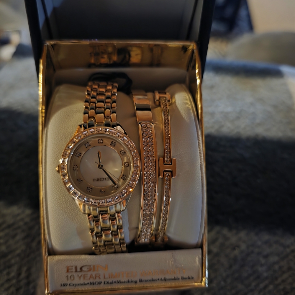 Elgin Gold Watch and Bracelet Set - Picture 4 of 4